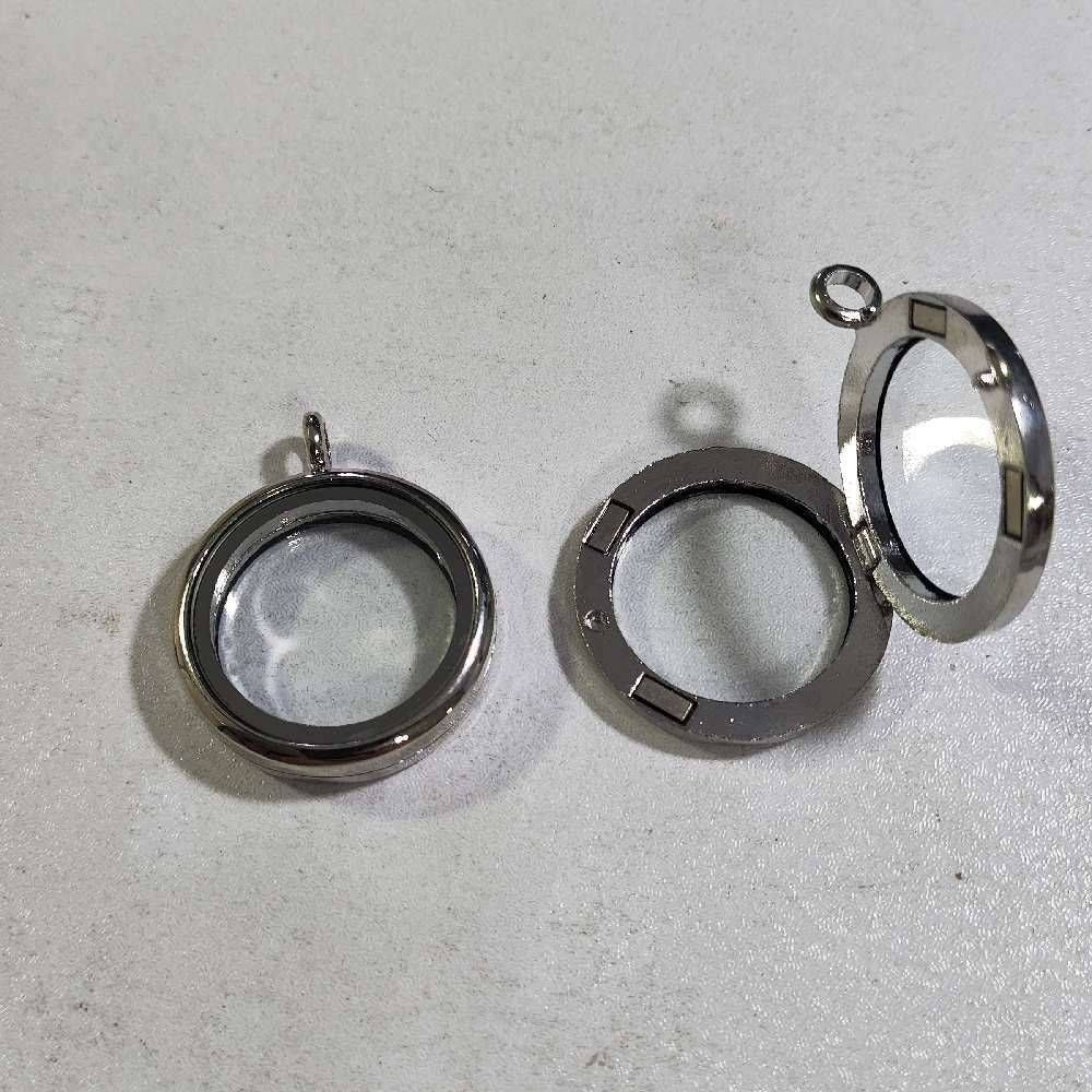 لاکت شیشه ای